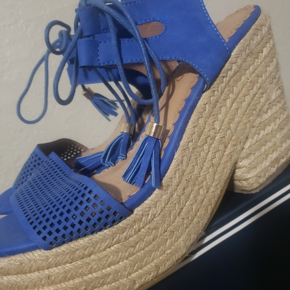 NWT 🔥Strap Ankle Wedges Size 9 - Picture 3 of 6